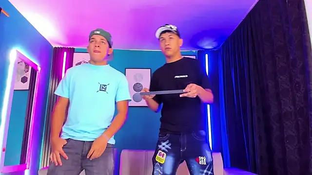 Snapshot of _HotWildwolves chatting on 04/15/26, 07:29 HotWildwolves online show from 04/15/26, 07:29