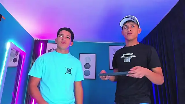 Snapshot of _HotWildwolves chatting on 04/10/26, 08:16 HotWildwolves online show from 04/10/26, 08:16