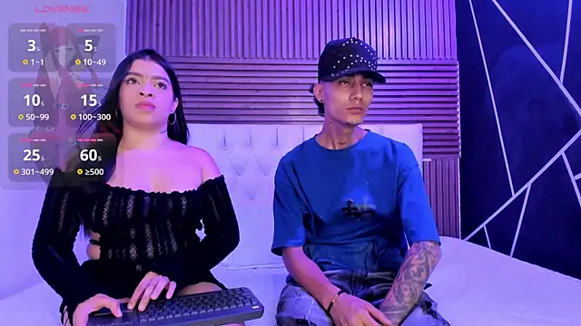 Snapshot of Andrewandlizzy chatting on 04/10/26, 05:14 Andrewandlizzy online show from 04/10/26, 05:14