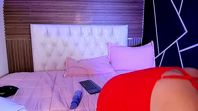 Snapshot of Andrewandlizzy chatting on 04/13/26, 04:27 Andrewandlizzy online show from 04/13/26, 04:27