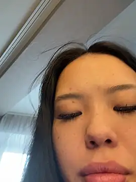 Snapshot of ikirkira chatting on 05/18/26, 04:07 ikirkira online show from 05/18/26, 04:07