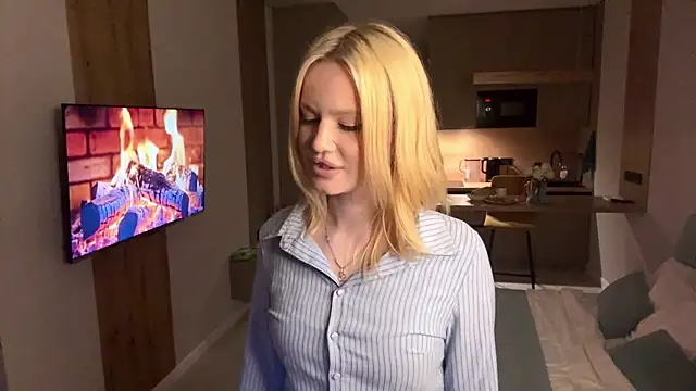 moonavelle online show from 04/18/26, 09:48