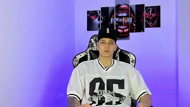 Snapshot of eithan_boy_ chatting on 07/03/26, 03:02 eithan boy online show from 07/03/26, 03:02
