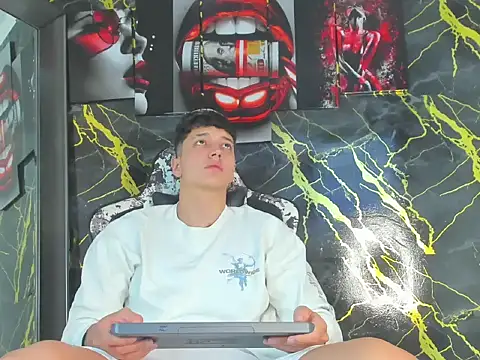 Snapshot of eithan_boy_ chatting on 05/15/26, 11:41 eithan boy online show from 05/15/26, 11:41