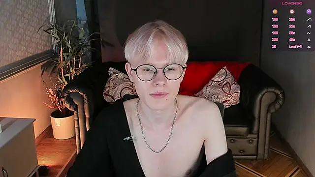Snapshot of Liam_Blair chatting on 06/18/26, 05:39 Liam Blair online show from 06/18/26, 05:39