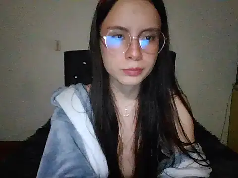 Lilith0423 online show from 04/17/26, 02:58