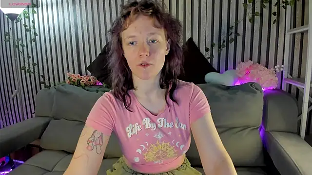 Snapshot of Ricki_Bloom chatting on 06/25/26, 09:25 Ricki Bloom online show from 06/25/26, 09:25