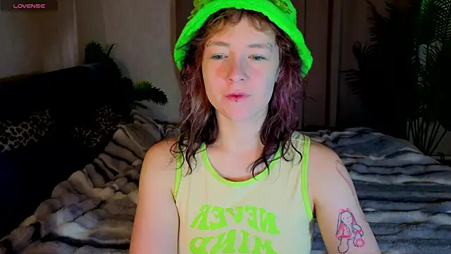 Snapshot of Ricki_Bloom chatting on 07/15/26, 01:12 Ricki Bloom online show from 07/15/26, 01:12