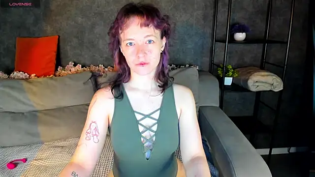 Snapshot of Ricki_Bloom chatting on 07/19/26, 01:03 Ricki Bloom online show from 07/19/26, 01:03