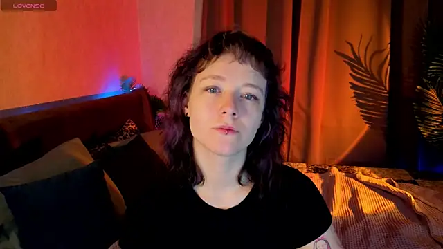 Snapshot of Ricki_Bloom chatting on 07/02/26, 01:17 Ricki Bloom online show from 07/02/26, 01:17
