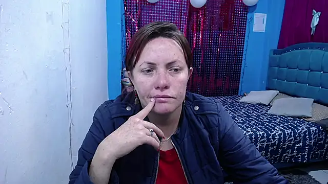 carolinhe26 online show from 04/18/26, 01:46