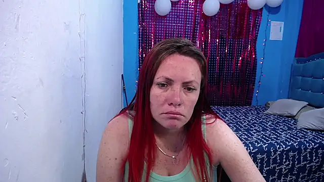 carolinhe26 online show from 04/26/26, 02:14