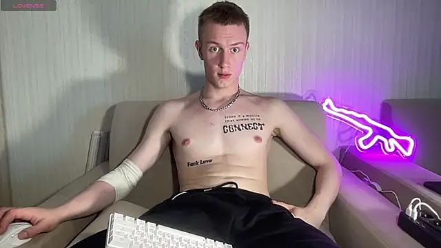 Snapshot of Travis_Gracile chatting on 06/15/26, 09:09 Travis Gracile online show from 06/15/26, 09:09