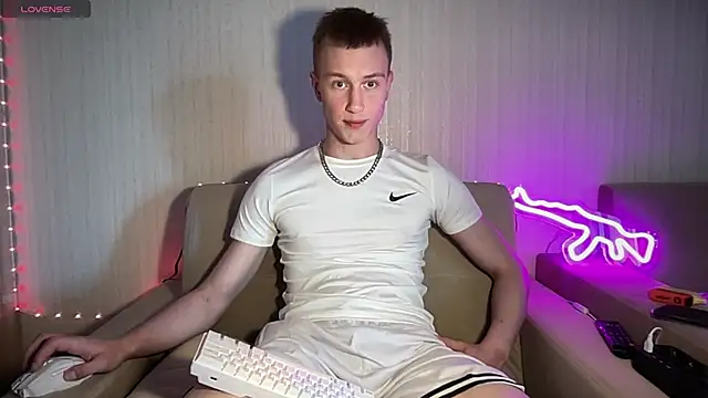 Snapshot of Travis_Gracile chatting on 06/18/26, 08:57 Travis Gracile online show from 06/18/26, 08:57