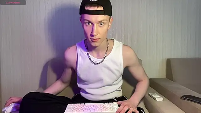Snapshot of Travis_Gracile chatting on 05/05/26, 10:29 Travis Gracile online show from 05/05/26, 10:29