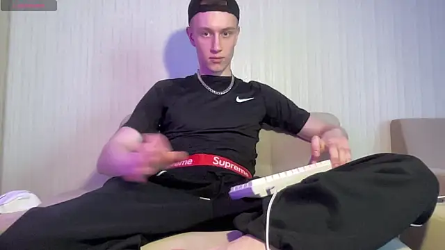 Snapshot of Travis_Gracile chatting on 04/30/26, 08:21 Travis Gracile online show from 04/30/26, 08:21