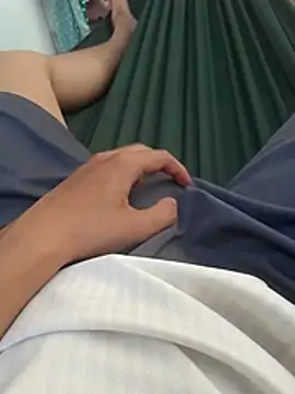 Snapshot of thichgaidambu chatting on 04/16/26, 06:14 thichgaidambu online show from 04/16/26, 06:14