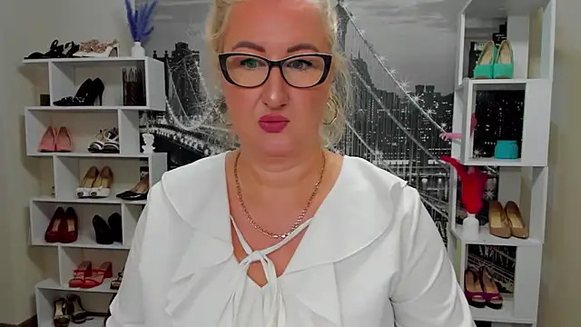 DianaFrances online show from 05/04/26, 08:28