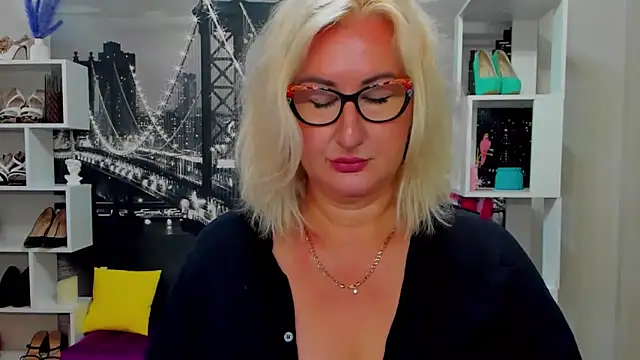 DianaFrances online show from 05/22/26, 10:02