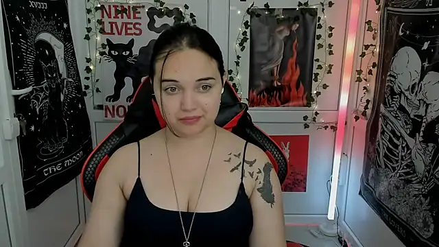 Snapshot of Caroline_cutte chatting on 07/11/26, 06:19 Caroline cutte online show from 07/11/26, 06:19