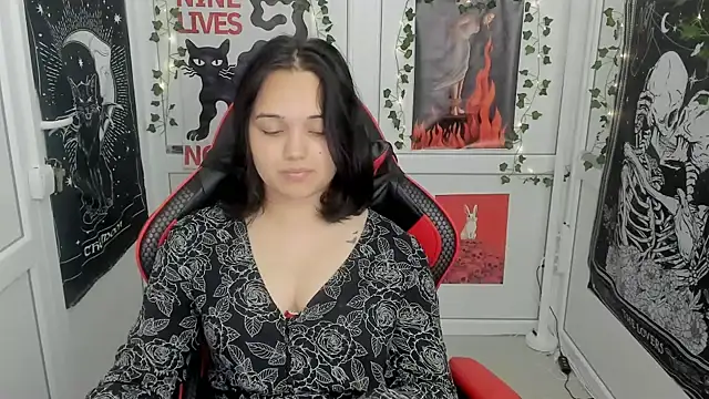 Snapshot of Caroline_cutte chatting on 07/17/26, 06:32 Caroline cutte online show from 07/17/26, 06:32