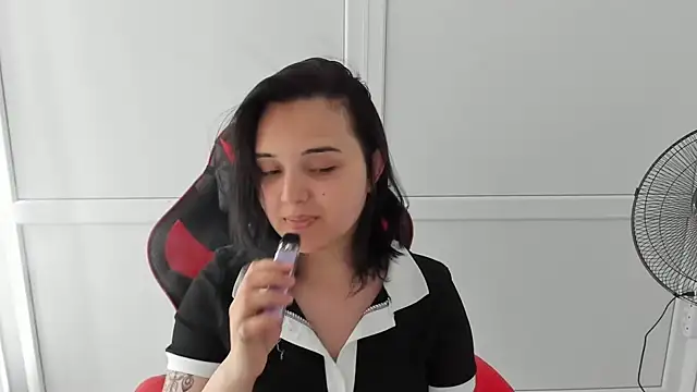 Snapshot of Caroline_cutte chatting on 06/06/26, 02:55 Caroline cutte online show from 06/06/26, 02:55