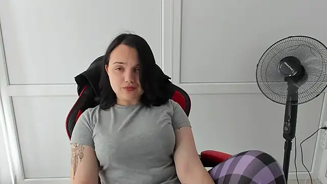 Snapshot of Caroline_cutte chatting on 06/10/26, 06:58 Caroline cutte online show from 06/10/26, 06:58