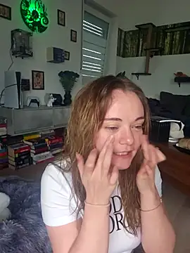 AliceLiddle  online show from 04/13/26, 04:33