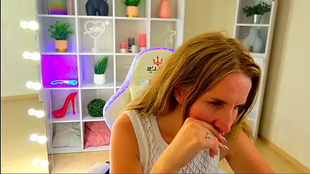 MollyLoll online show from 07/01/26, 10:59