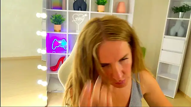 MollyLoll online show from 06/29/26, 12:38