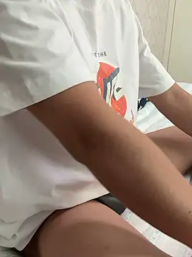 Snapshot of xezie chatting on 04/11/26, 08:51 xezie online show from 04/11/26, 08:51