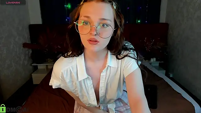 Emilly Hiil online show from 04/26/26, 01:14