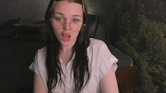 Emilly Hiil online show from 05/29/26, 01:00