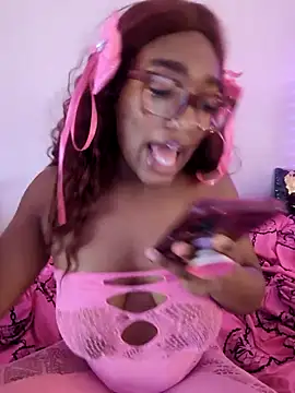 ChocolatCoveredStrawberry online show from 04/10/26, 06:37