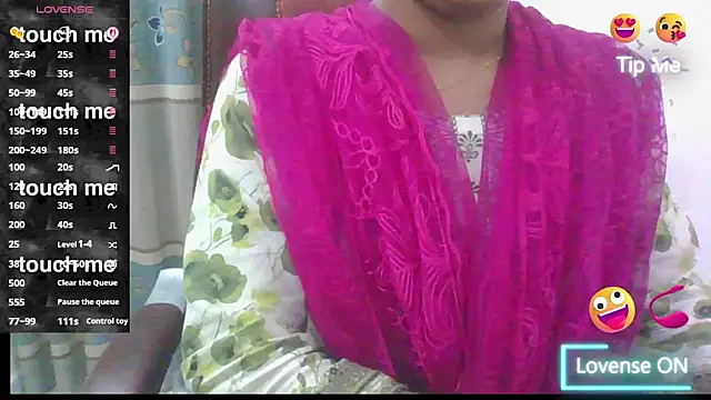 Snapshot of zareen_approach chatting on 07/08/26, 03:34 zareen approach online show from 07/08/26, 03:34