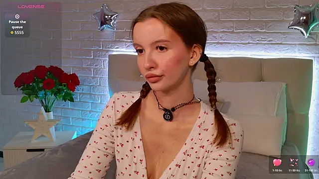 Snapshot of Molly__Quinn chatting on 06/07/26, 05:40 Molly Quinn online show from 06/07/26, 05:40