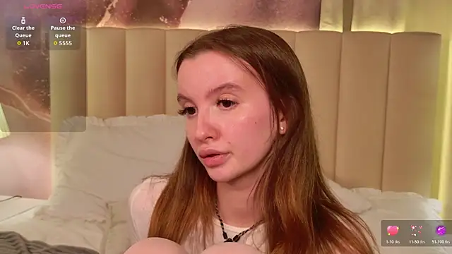 Snapshot of Molly__Quinn chatting on 07/14/26, 02:05 Molly Quinn online show from 07/14/26, 02:05