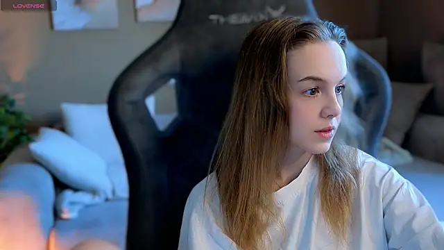 Snapshot of LeiaMurph chatting on 04/14/26, 03:44 LeiaMurph online show from 04/14/26, 03:44