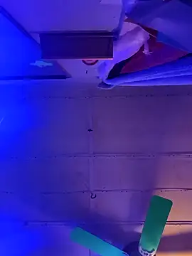 2hot2fun online show from 04/18/26, 07:33