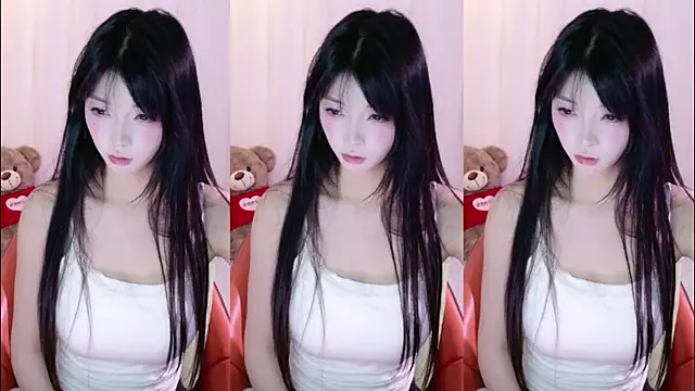 Snapshot of Zoe-001 chatting on 06/03/26, 02:33 Zoe-001 online show from 06/03/26, 02:33