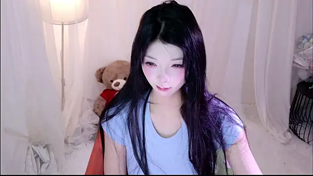 Snapshot of Zoe-001 chatting on 06/15/26, 02:17 Zoe-001 online show from 06/15/26, 02:17