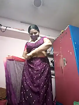 Snapshot of Tamilaunty35 chatting on 05/05/26, 04:43 Tamilaunty35 online show from 05/05/26, 04:43