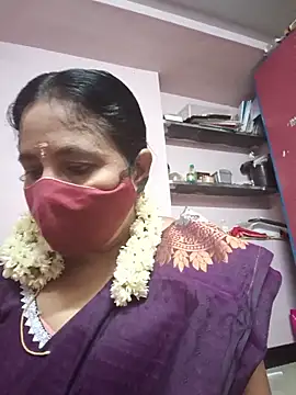 Snapshot of Tamilaunty35 chatting on 05/22/26, 03:54 Tamilaunty35 online show from 05/22/26, 03:54