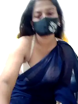 Snapshot of black-woman chatting on 04/11/26, 04:10 black-woman online show from 04/11/26, 04:10