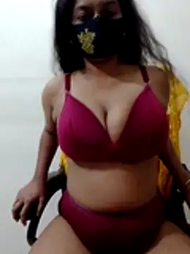 Snapshot of black-woman chatting on 04/12/26, 04:21 black-woman online show from 04/12/26, 04:21