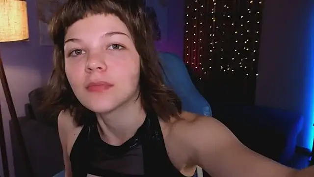 Snapshot of kira_naughtly chatting on 04/28/26, 03:49 kira naughtly online show from 04/28/26, 03:49