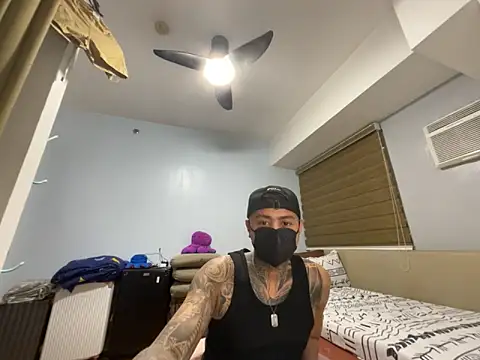 Snapshot of tattoo_hottie chatting on 04/14/26, 02:33 tattoo hottie online show from 04/14/26, 02:33