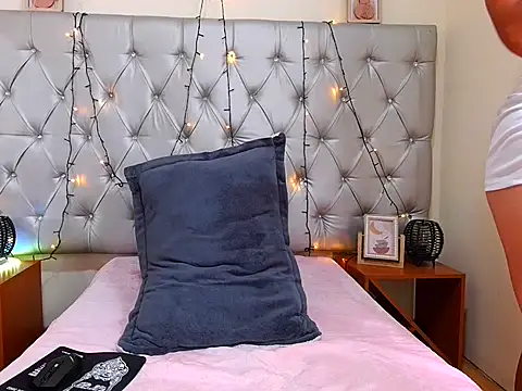 Sharonxt online show from 04/13/26, 03:38