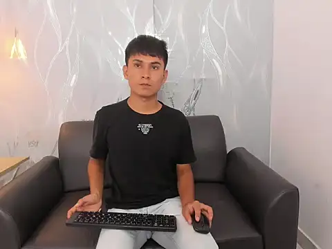 Snapshot of SantiagoCool chatting on 04/14/26, 07:41 SantiagoCool online show from 04/14/26, 07:41