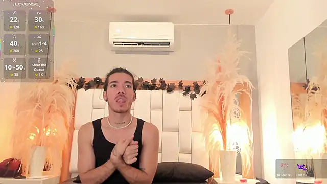 Snapshot of AngeloRoush chatting on 04/14/26, 04:50 AngeloRoush online show from 04/14/26, 04:50